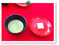 緋毛氈と抹茶